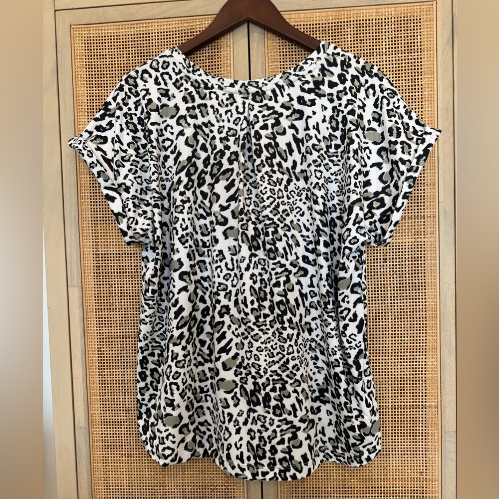 Versona Leopard Print Top, Cheetah V-Neck Tee, XL, NWT - Picture 5 of 6